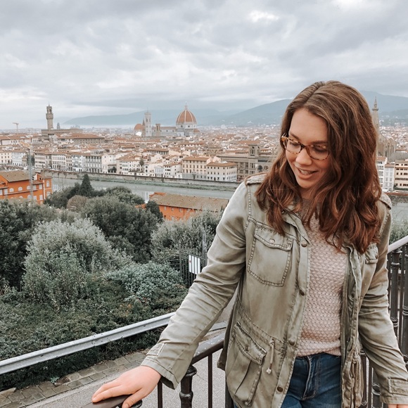 Meet your Posher, Hannah - Picture 1 of 1